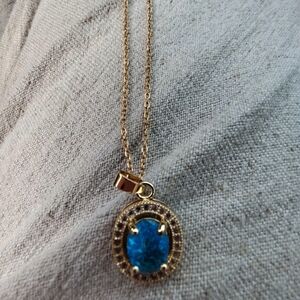 Elegant Blue and Gold Pendant Necklace